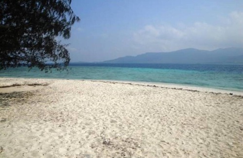 Karimunjava House | Menjangan Resort: Ocean Views, White Sand & Family-Friendly