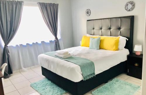 Menlyn Apartment | Budget-Friendly Stay at The Menlyn Comfort with Pool Access