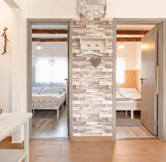 Zsorifurdo Apartment | Discover Menta Apartman: Family-Friendly with Breakfast