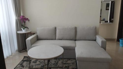 Cikini Apartment | Discover Menteng Park 19th: Family-Friendly Stay with Pool
