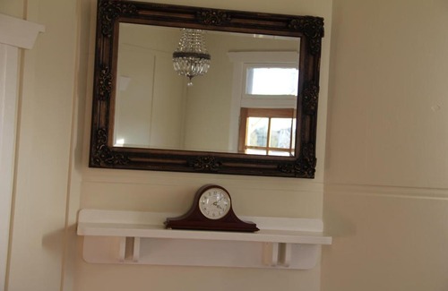 West Wyalong Bed & Breakfast | Comfortable Mentor Chambers Apartment with Breakfast & Hot Tub