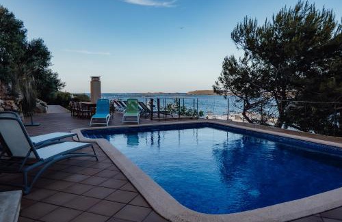Puerto Luz House | Relaxing Escape at Menurka - Port d'Addaia with Ocean Views