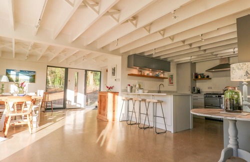 Meonstoke House | Pet-Friendly Retreat at Meon Boscage: Guest Rated 10/10