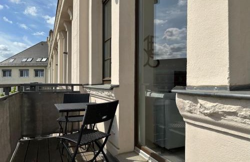 Zentrum-Suedost Apartment | Convenient MEOS 1 - Center with Balcony, Parking & Gym