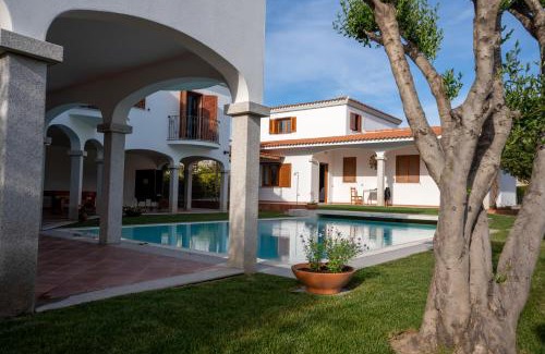 Posada Apartment | Discover Mera Apartments: Oceanfront Bliss with 9.9/10 Rating