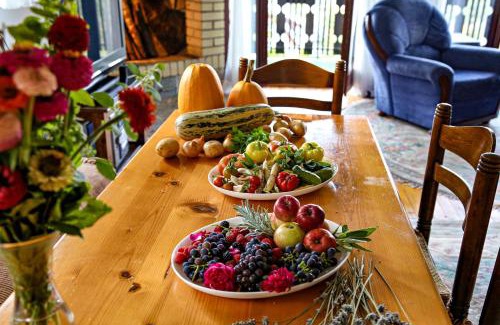 Visoko Villa | Guest Rated: 9.5 at Merak Holiday Home with Family Amenities