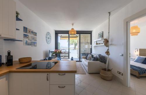 San Lorenzo al Mare Apartment | Meraki Home: Oceanfront Paradise with 10/10 Guest Rating