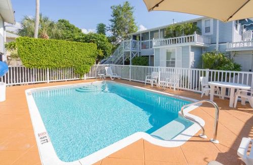 Downtown Dunedin Bed & Breakfast | Experience Meranova Guest Inn: Oceanfront Escape with Spa