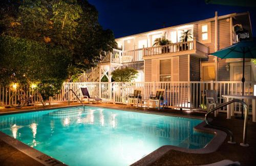 Downtown Dunedin Bed & Breakfast | Experience Meranova Guest Inn: Oceanfront Escape with Spa