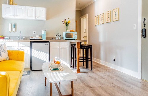 Downtown Dunedin Hotel | Discover Meranova Guest Inn: Eco-Friendly Retreat with Spa