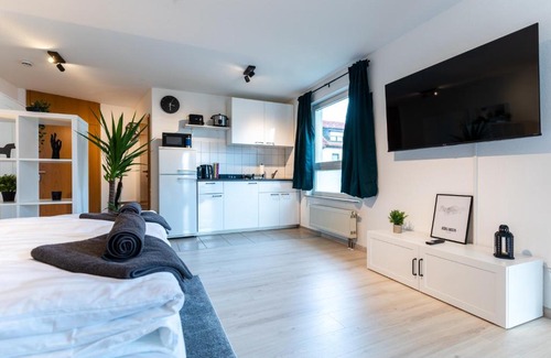 Dagersheim Apartment | Modern Mercedes I Stuttgart: Perfect for Families & Remote Work