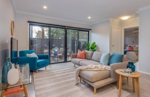 Wangaratta House | Merchant's Court: Central 3-Bedroom Townhouse for Families