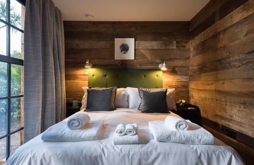 Maenporth Hotel | Discover Merchants Manor: Pool, Spa & Family-Friendly Stay