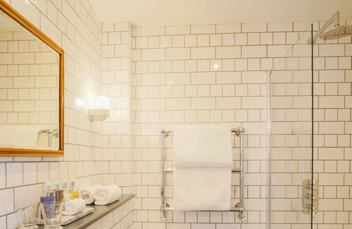 Maenporth Hotel | Discover Merchants Manor: Pool, Spa & Family-Friendly Stay