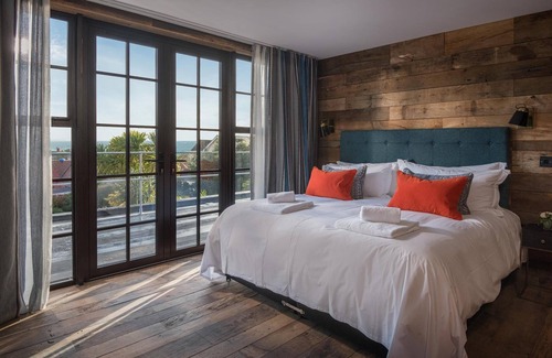 Maenporth Hotel | Discover Merchants Manor: Pool, Spa & Family-Friendly Stay