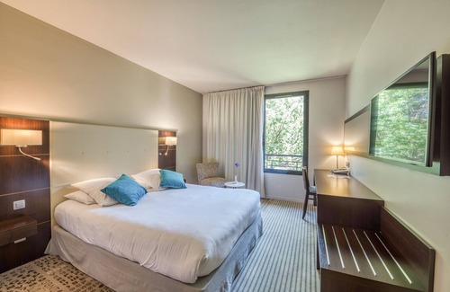 Grand Sud Hotel | Discover Hôtel de l'Arbois: Eco-Friendly Retreat with Pool