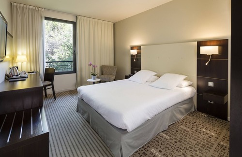 Grand Sud Hotel | Discover Hôtel de l'Arbois: Eco-Friendly Retreat with Pool