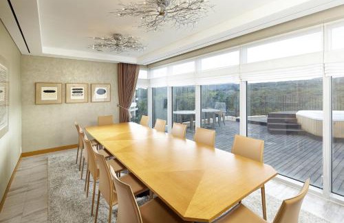 Jungmun Hotel | Experience Oceanfront Bliss at Mercure Ambassador Jeju