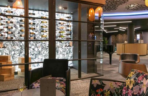 Merignac Hotel | Pet-Friendly Stay at Mercure Bordeaux Aéroport Hotel