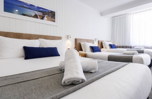 Adamstown Heights Hotel | Relax at Mercure Charlestown with Pool and Restaurant