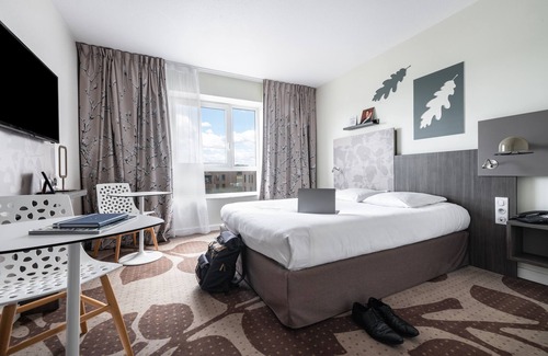 Lacroix-Saint-Ouen Hotel | Elegant Mercure Compiegne Sud with Spa & Dining Options