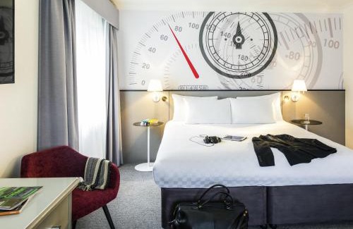 Brands Hatch Hotel | Discover Mercure Dartford Brands Hatch Hotel & Spa Retreat