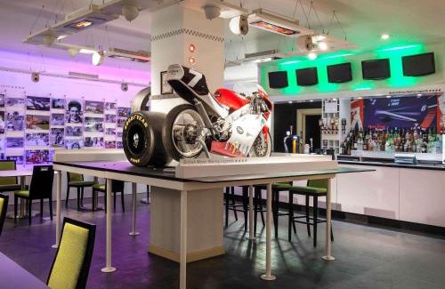 Brands Hatch Hotel | Discover Mercure Dartford Brands Hatch Hotel & Spa Retreat