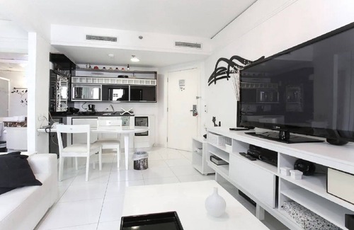 Sao Paulo Apartment | Relax in Apt Mercure: Moema's Ideal Spot with Pool & Spa