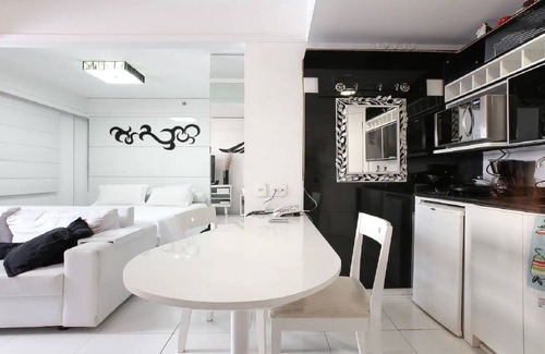 Sao Paulo Apartment | Relax in Apt Mercure: Moema's Ideal Spot with Pool & Spa