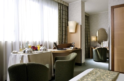 Zona XXVIII Tor de' Cenci Hotel | Relax at Mercure Eur Roma West - 4-Star Family-Friendly Stay