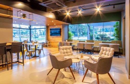 Florianopolis Hotel | Pet-Friendly Mercure Florianópolis with Oceanfront Pool