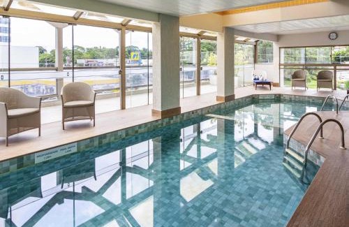 Florianopolis Hotel | Pet-Friendly Mercure Florianópolis with Oceanfront Pool