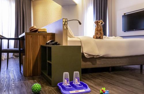 Florianopolis Hotel | Pet-Friendly Mercure Florianópolis with Oceanfront Pool