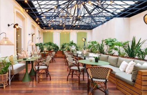 Metz-Centre – Ancienne Ville Hotel | Elegant Mercure Grand Hôtel Metz Centre: Pet-Friendly Oasis