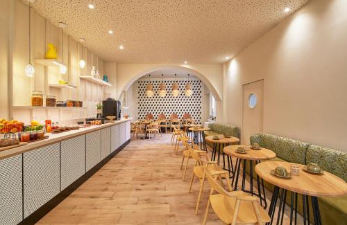 Metz-Centre – Ancienne Ville Hotel | Elegant Mercure Grand Hôtel Metz Centre: Pet-Friendly Oasis