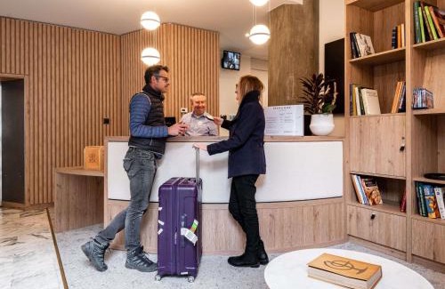Quartier Hyper-Centre Hotel | Welcoming Mercure Grenoble Centre Alpotel: Pet-Friendly Stay