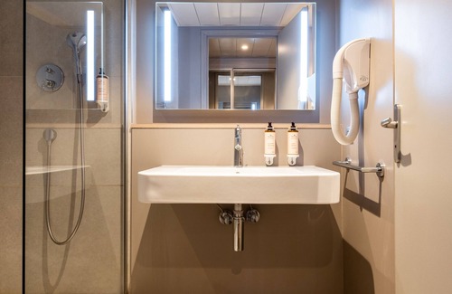 Meylan Hotel | Discover Mercure Grenoble Meylan: 4-Star Hotel with Spa