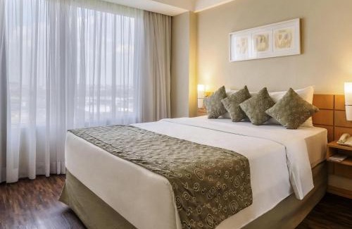 Guarulhos City Centre Hotel | Discover Mercure Guarulhos Aeroporto with Pool & Ocean Views