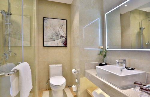 Yuhang District Hotel | Discover Mercure Hangzhou Linping Hotel with Pool & Dining