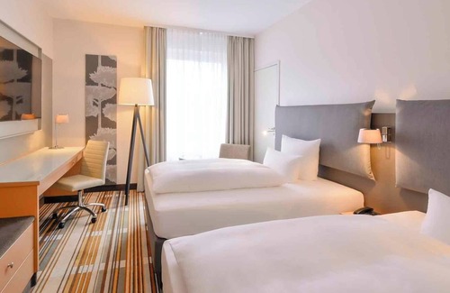 Lahe Hotel | Elegant Mercure Hotel Hannover: Spa, Restaurant & Family-Friendly