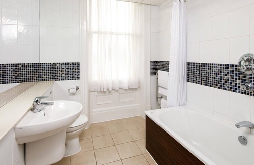 Willerby Hotel | Relaxing Experience at Mercure Hull Grange Park Hotel