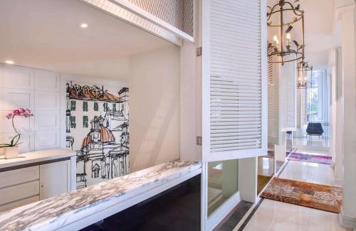 Old Jakarta Hotel | Elegant Mercure Jakarta Batavia: Pool, Spa & Ocean Views