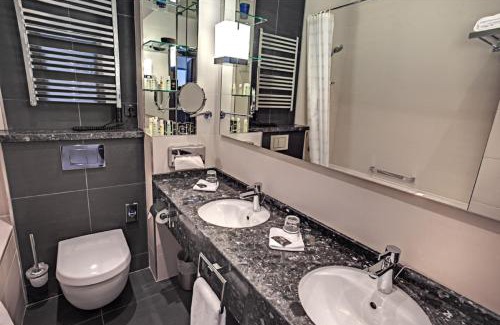 Solomjanskyj Hotel | Discover Comfort at Mercure Kyiv Congress - 4-Star Retreat