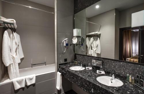 Solomjanskyj Hotel | Discover Comfort at Mercure Kyiv Congress - 4-Star Retreat