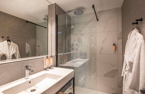 Miroir - Batignolles Hotel | Relax at Mercure Le Mans Batignolles with Pool & Spa
