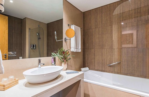 Pragal Hotel | Discover Mercure Lisboa Almada: Exceptional 4-Star Escape