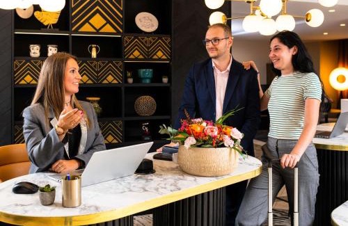Lyon City Centre Hotel | Discover Mercure Lyon Centre Saxe Lafayette: Pool & Pet Friendly