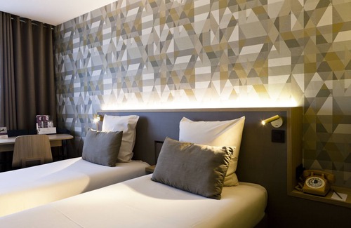 Charbonnieres-les-Bains Hotel | Relax at Mercure Lyon Charbonnieres - 4-Star Comfort Awaits
