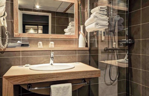 Charbonnieres-les-Bains Hotel | Relax at Mercure Lyon Charbonnieres - 4-Star Comfort Awaits