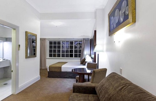 Maitland Hotel | Relax at Mercure Maitland Monte Pio with Pool and Spa